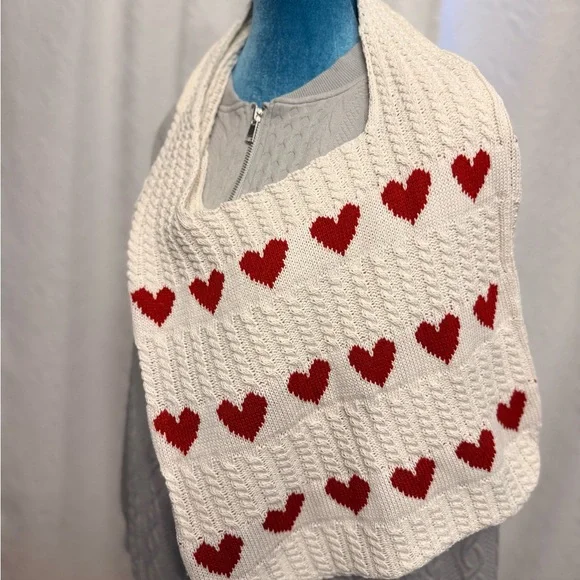 Cream Crochet Bag With Red  Heart Patterned  NWOT - Picture 4 of 5